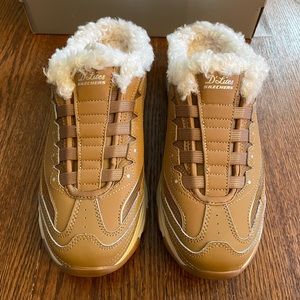 Skechers D’Lites Comfy Step Mule Sneakers